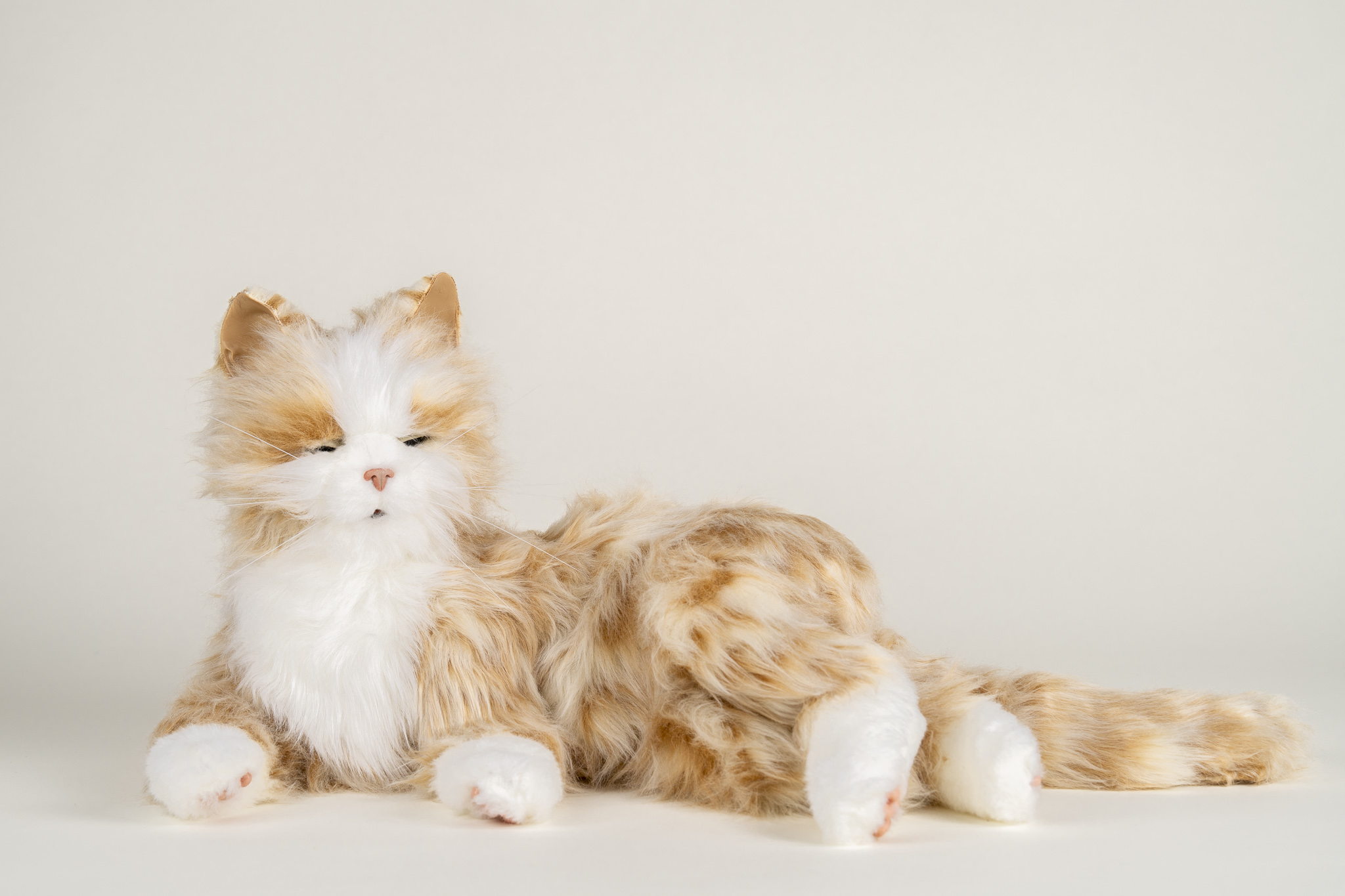 Joy for All interactieve knuffel kat werkt therapeutisch voor ouderen met dementie
