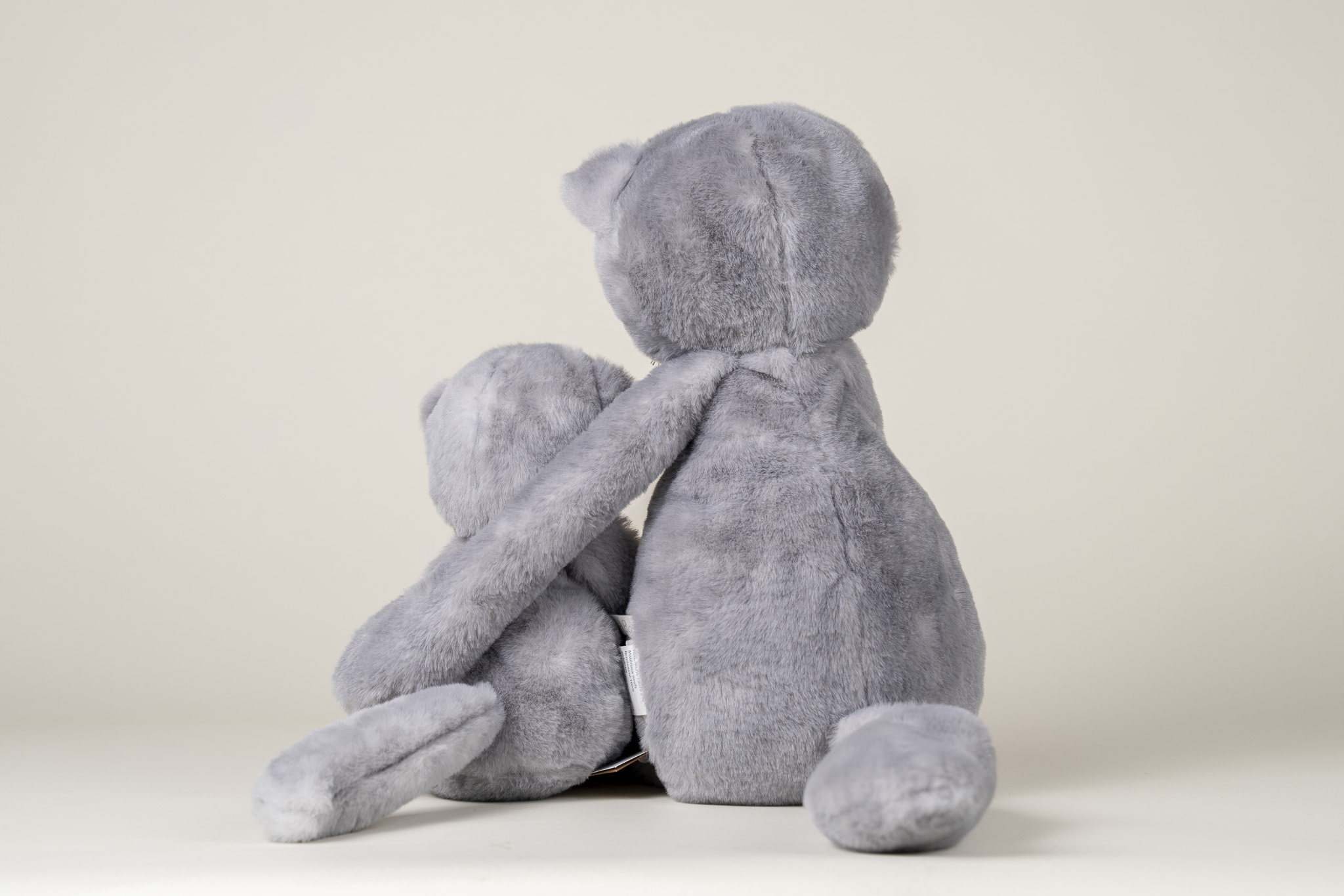 knuffelkat met lange armen